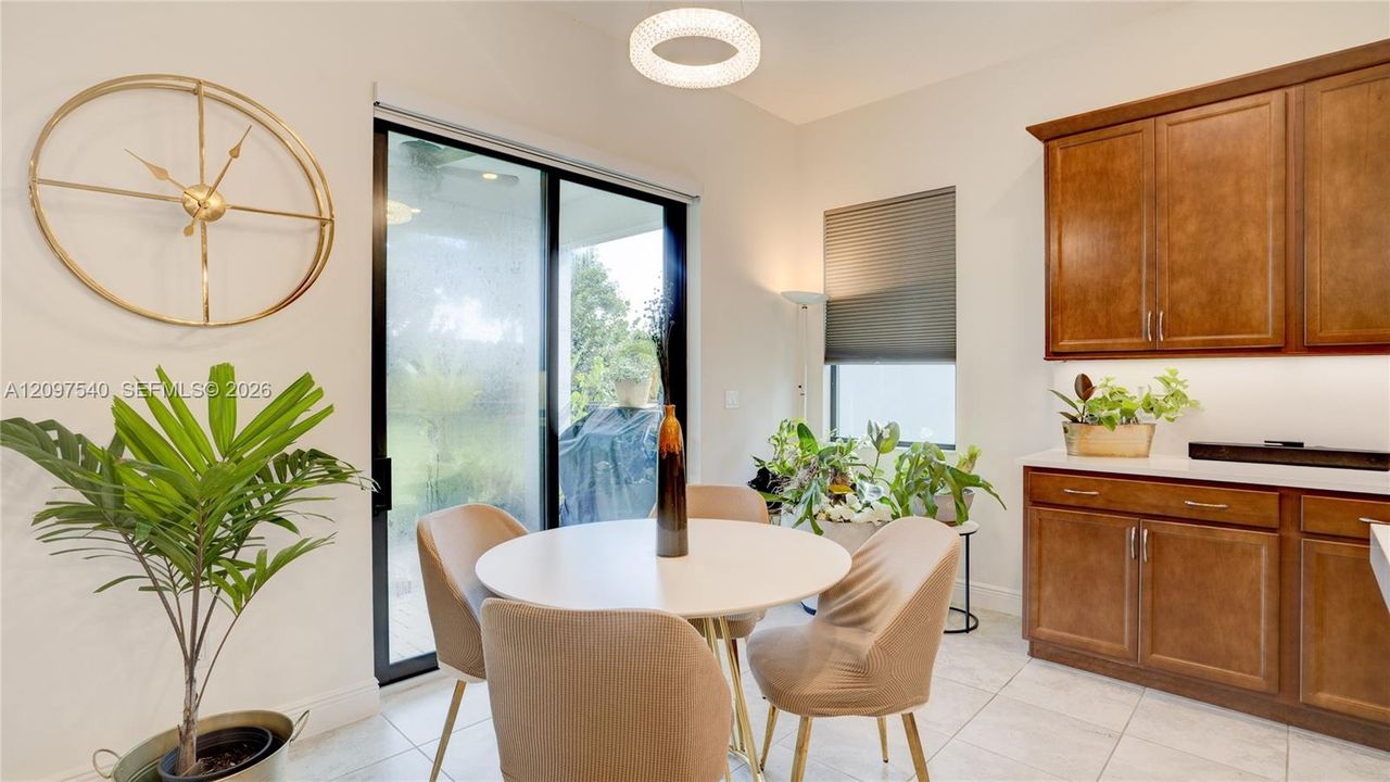На продажу: $719,999 (3 спален, 3 ванн, 2200 Квадратных фут)
