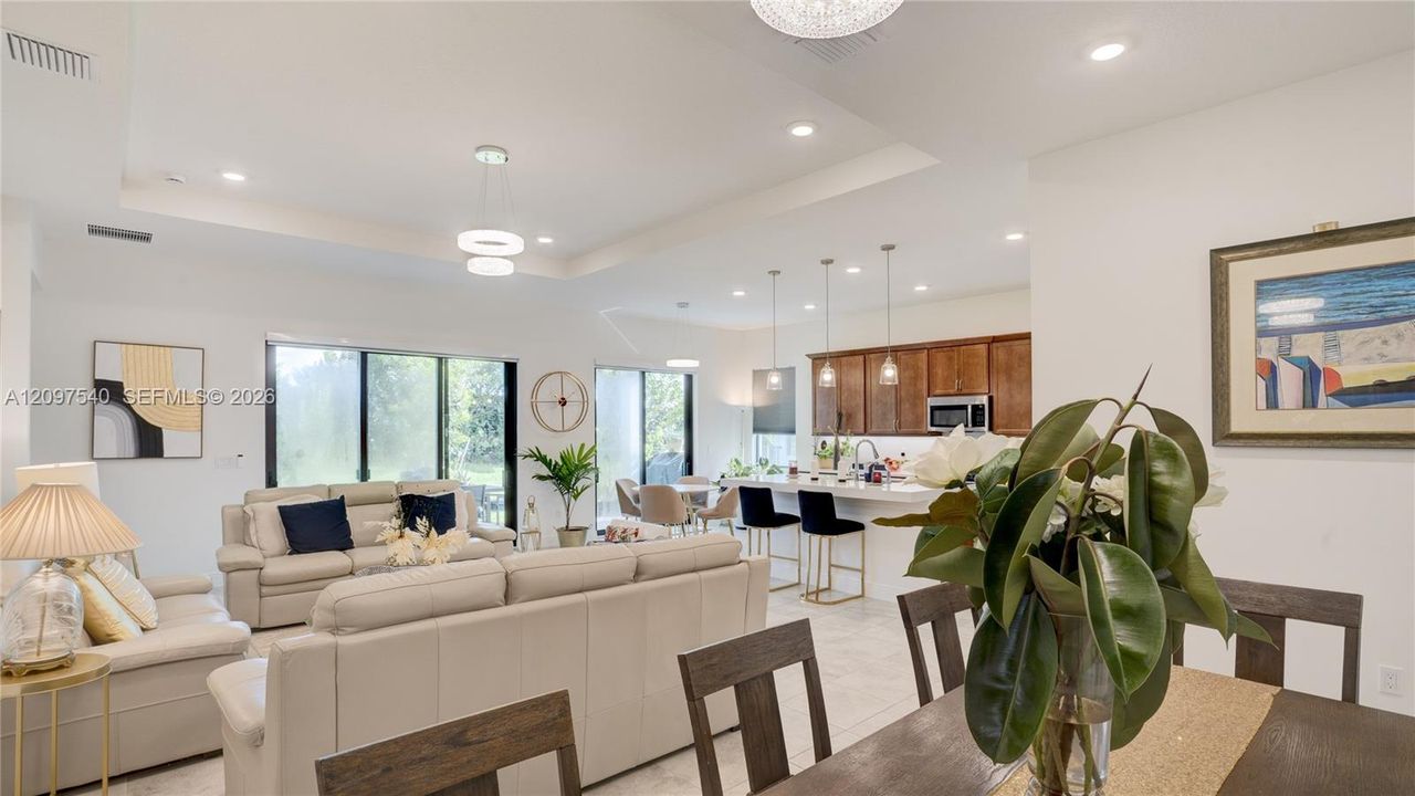 На продажу: $719,999 (3 спален, 3 ванн, 2200 Квадратных фут)
