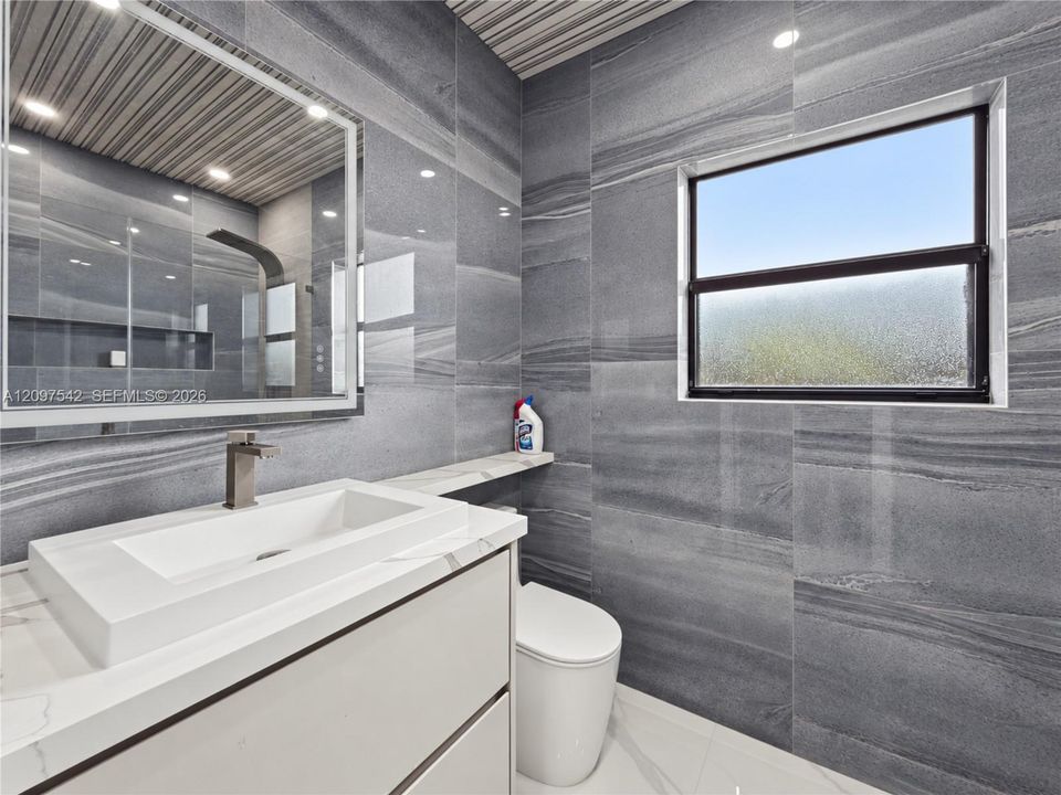 For Sale: $1,100,000 (4 beds, 3 baths, 2155 Square Feet)