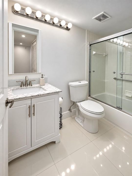 На продажу: $189,000 (2 спален, 2 ванн, 1215 Квадратных фут)