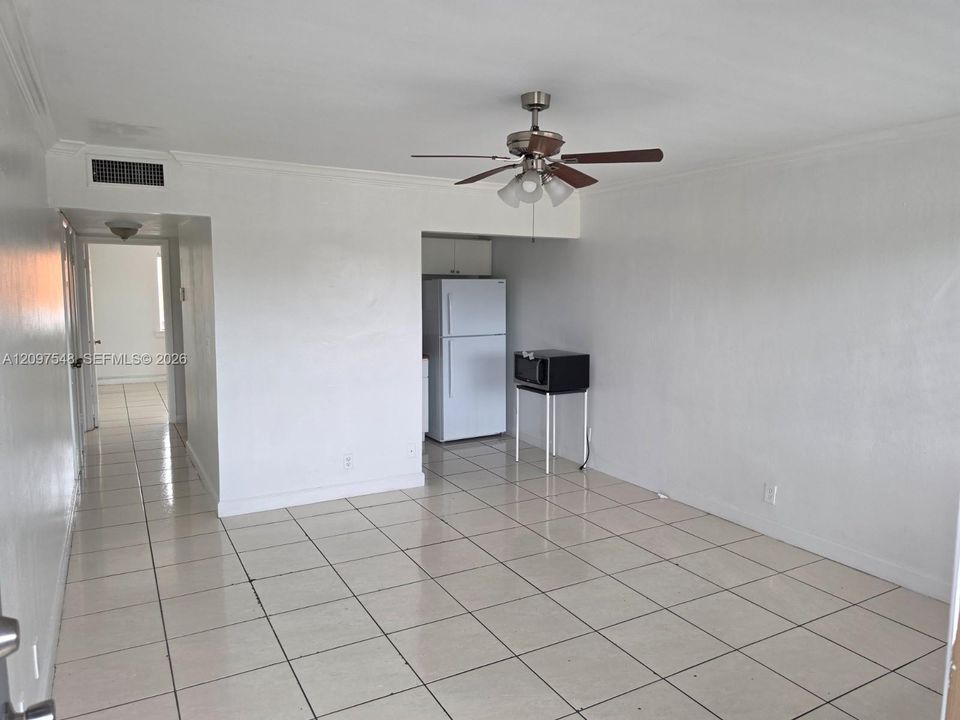 For Rent: $2,100 (2 beds, 1 baths, 775 Square Feet)