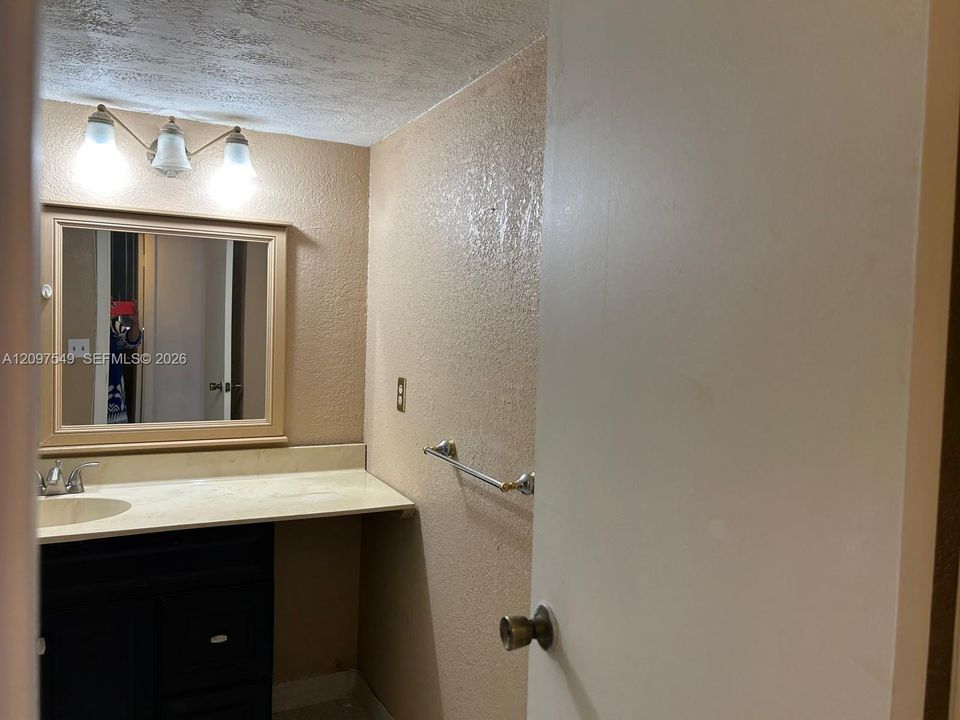 For Rent: $1,750 (2 beds, 2 baths, 1100 Square Feet)