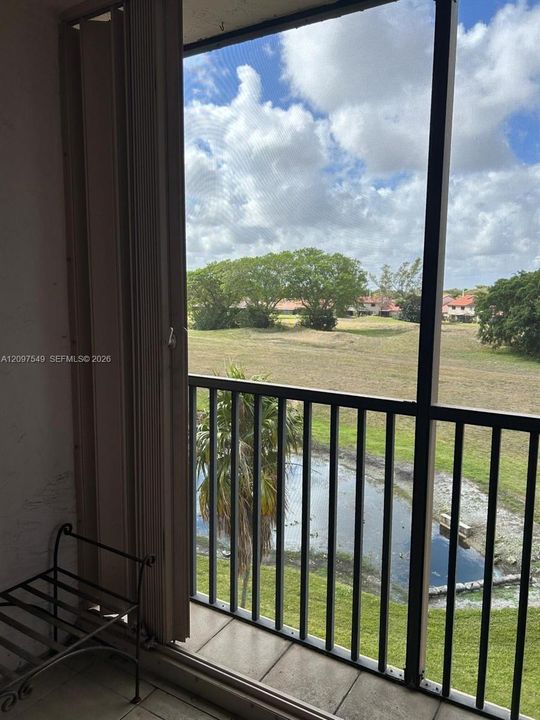 For Rent: $1,750 (2 beds, 2 baths, 1100 Square Feet)