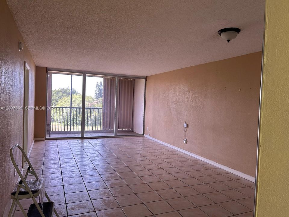 For Rent: $1,750 (2 beds, 2 baths, 1100 Square Feet)