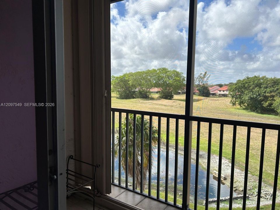 For Rent: $1,750 (2 beds, 2 baths, 1100 Square Feet)