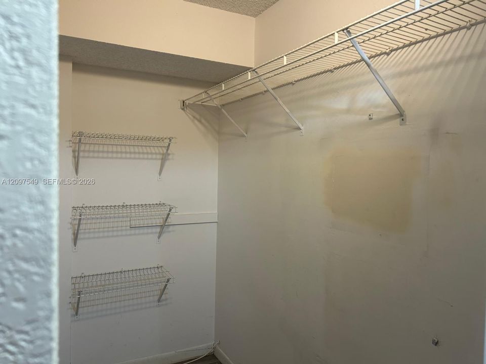 For Rent: $1,750 (2 beds, 2 baths, 1100 Square Feet)