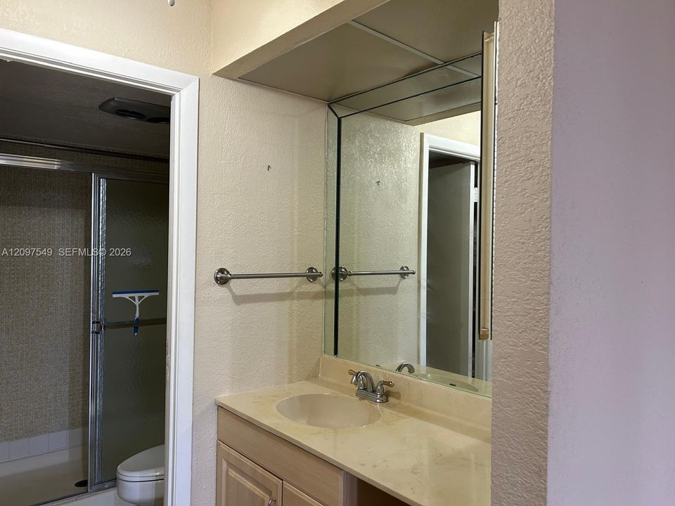 For Rent: $1,750 (2 beds, 2 baths, 1100 Square Feet)