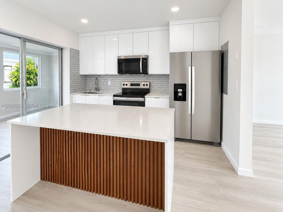 For Rent: $2,500 (2 beds, 2 baths, 1200 Square Feet)