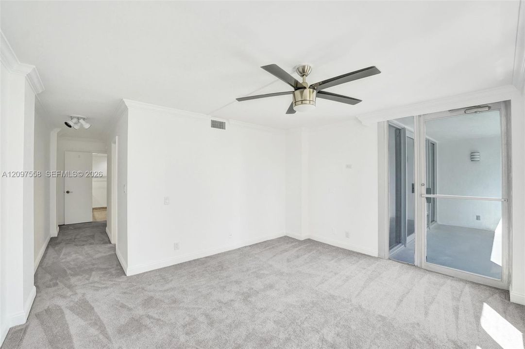На продажу: $329,999 (1 спален, 1 ванн, 1103 Квадратных фут)