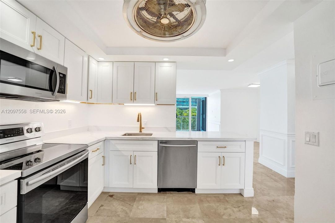На продажу: $329,999 (1 спален, 1 ванн, 1103 Квадратных фут)