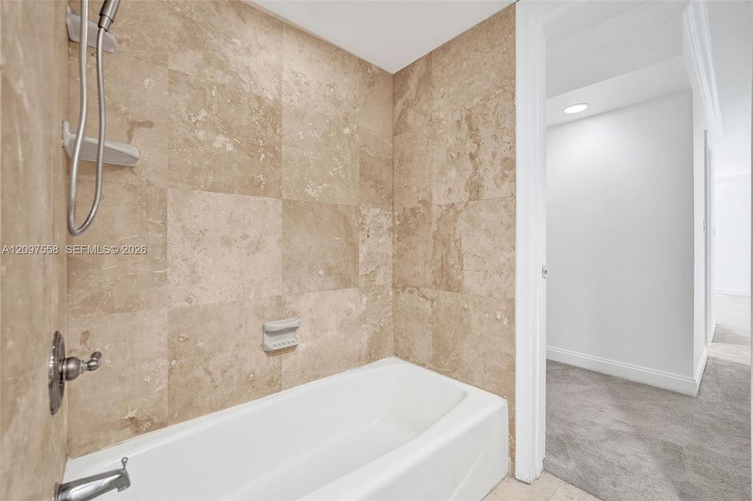 На продажу: $329,999 (1 спален, 1 ванн, 1103 Квадратных фут)