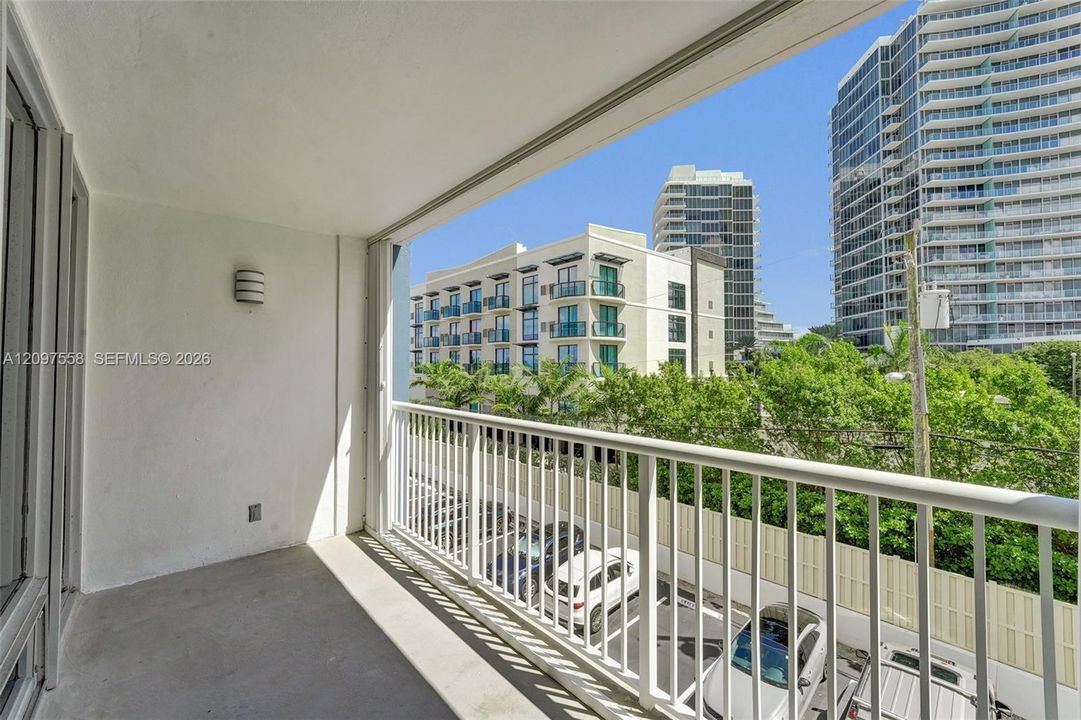 На продажу: $329,999 (1 спален, 1 ванн, 1103 Квадратных фут)