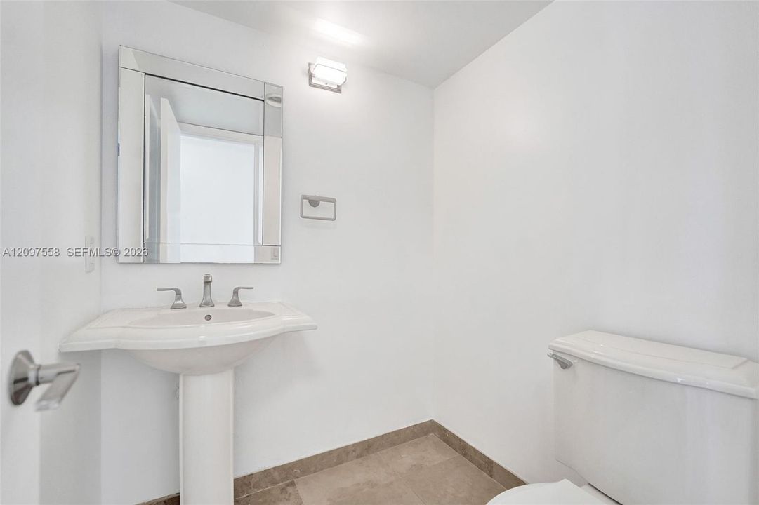 На продажу: $329,999 (1 спален, 1 ванн, 1103 Квадратных фут)