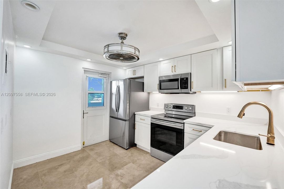 На продажу: $329,999 (1 спален, 1 ванн, 1103 Квадратных фут)