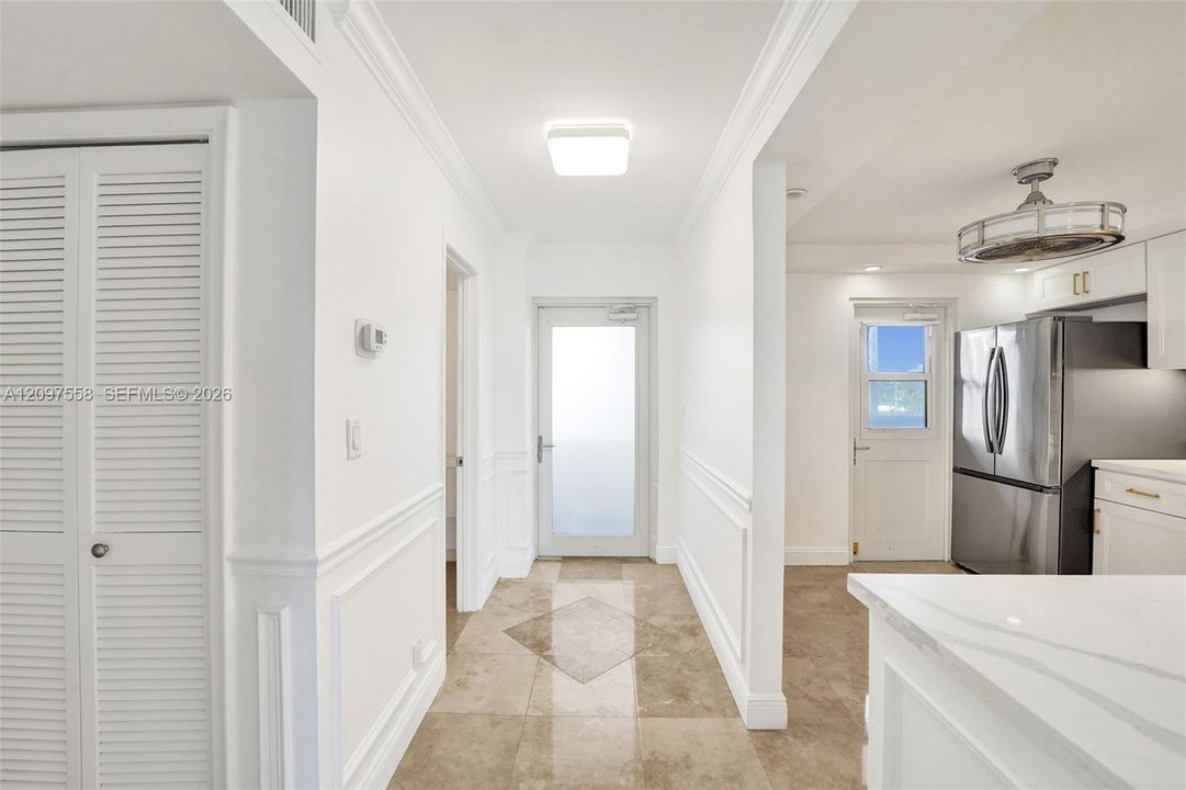 На продажу: $329,999 (1 спален, 1 ванн, 1103 Квадратных фут)