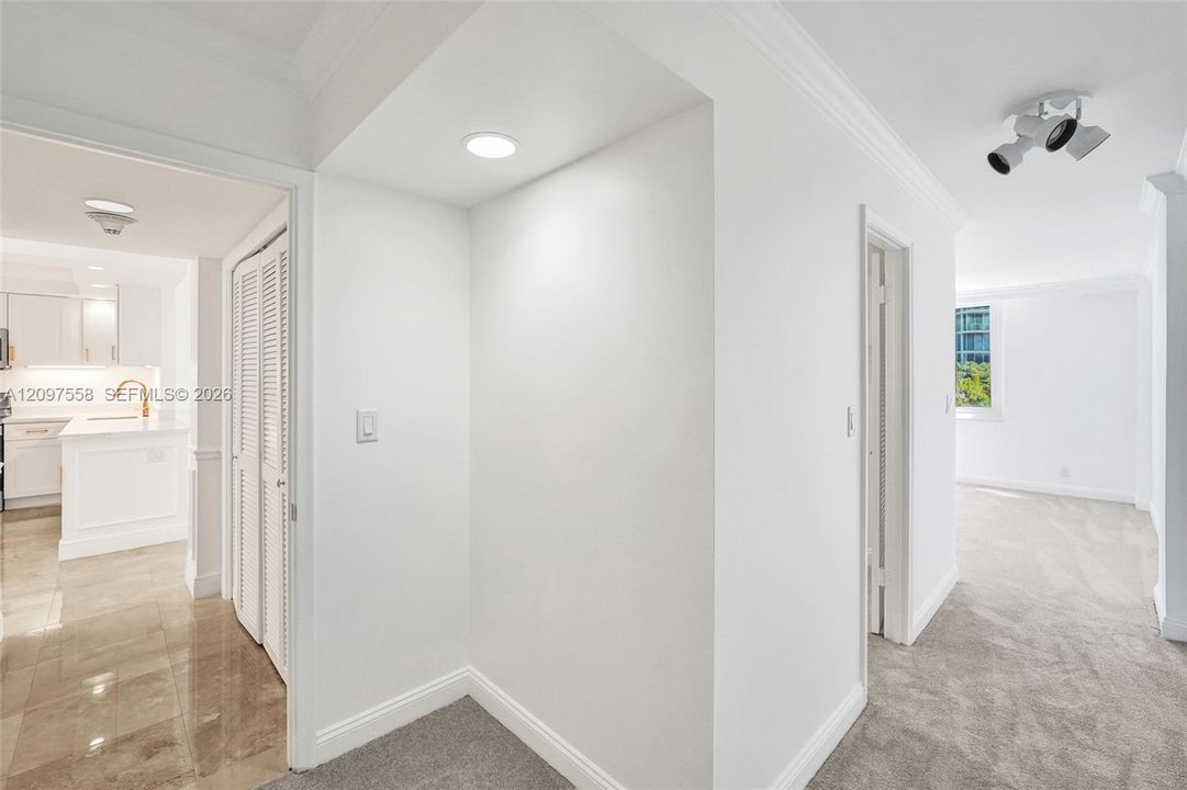 На продажу: $329,999 (1 спален, 1 ванн, 1103 Квадратных фут)