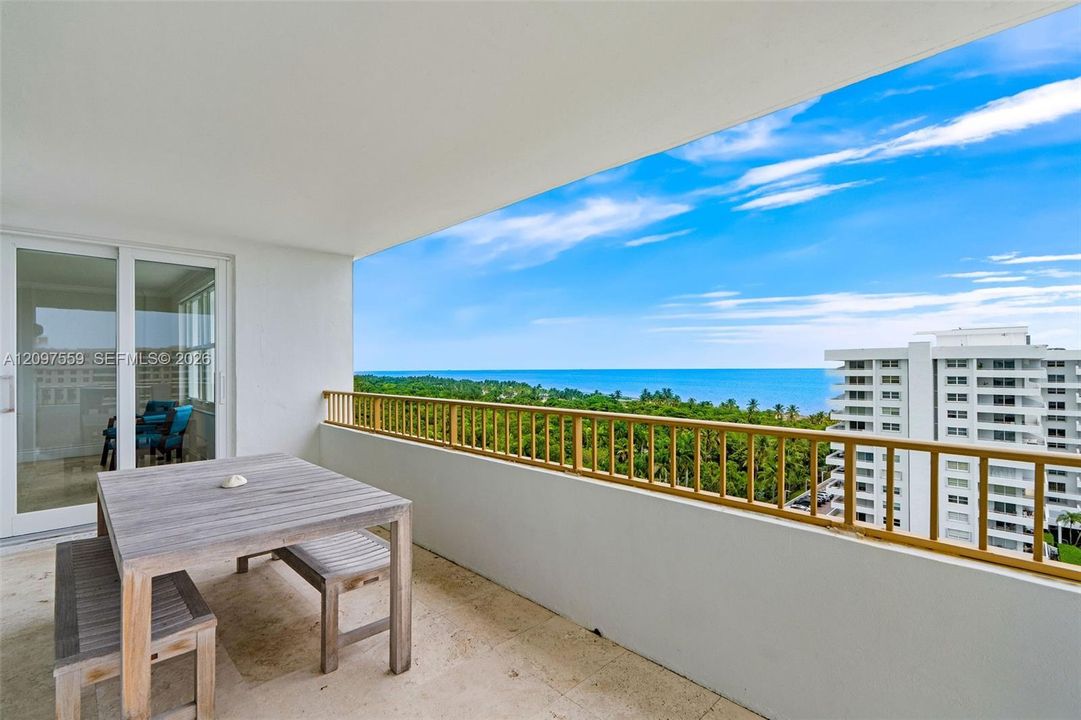 For Sale: $1,290,000 (2 beds, 2 baths, 1350 Square Feet)