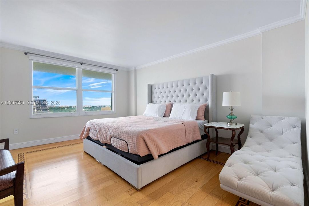 For Sale: $1,290,000 (2 beds, 2 baths, 1350 Square Feet)