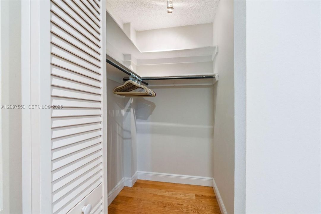 For Sale: $1,290,000 (2 beds, 2 baths, 1350 Square Feet)