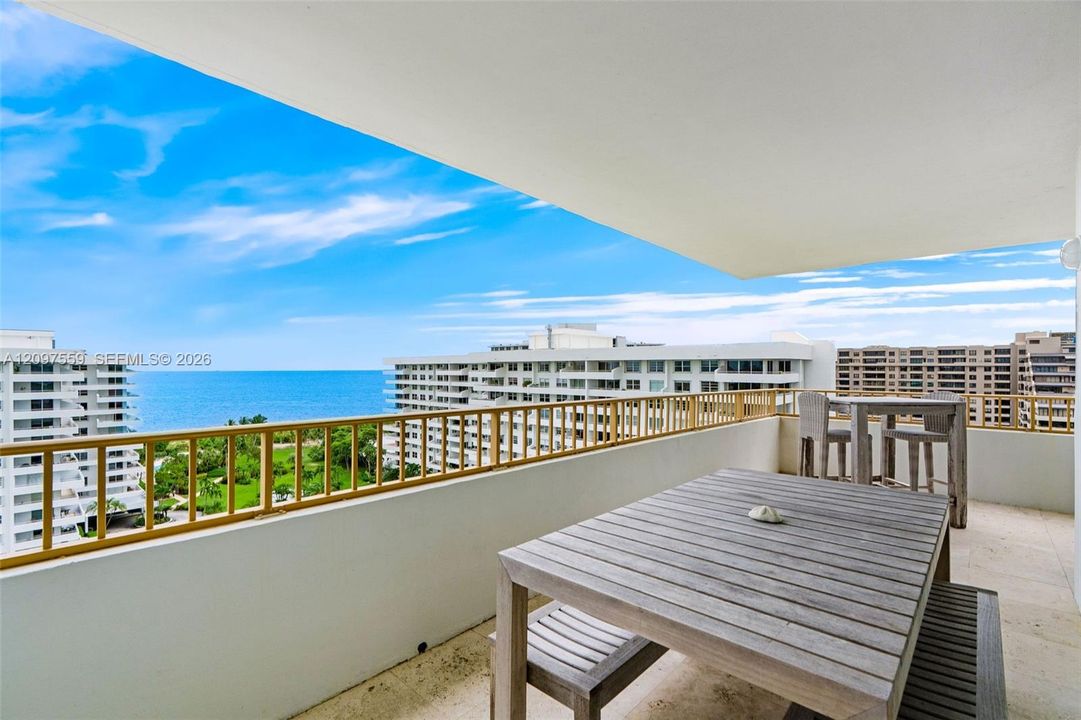 For Sale: $1,290,000 (2 beds, 2 baths, 1350 Square Feet)