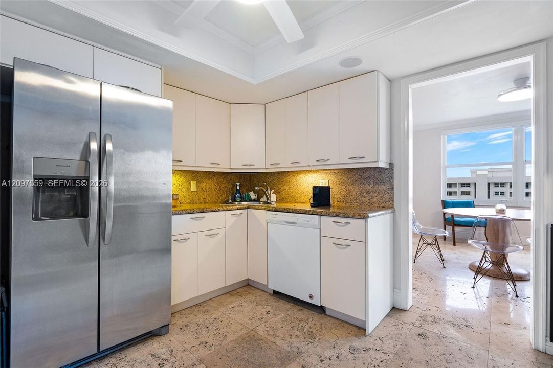 For Sale: $1,290,000 (2 beds, 2 baths, 1350 Square Feet)