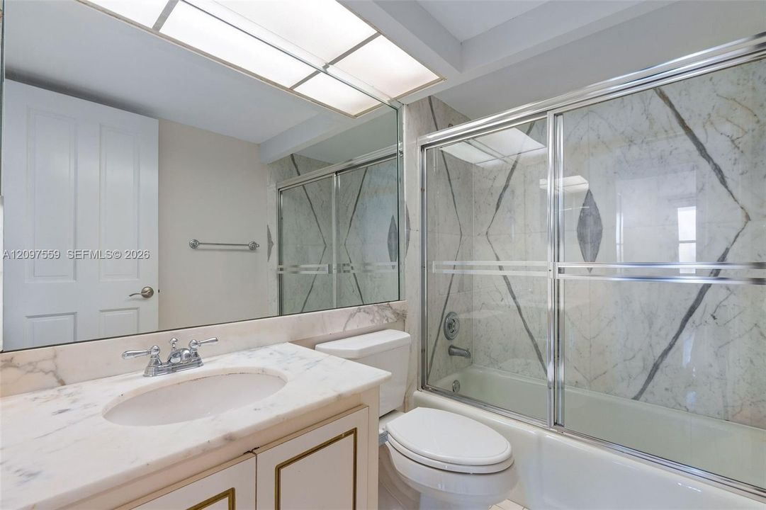 For Sale: $1,290,000 (2 beds, 2 baths, 1350 Square Feet)