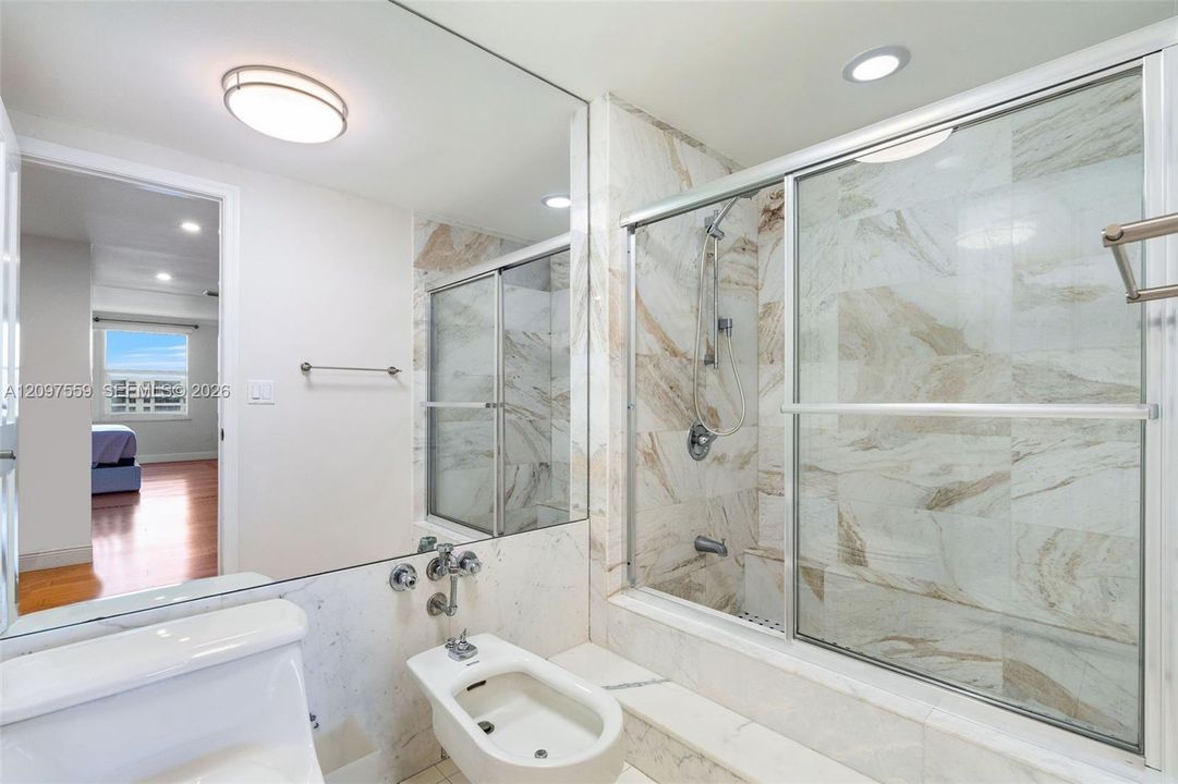 For Sale: $1,290,000 (2 beds, 2 baths, 1350 Square Feet)