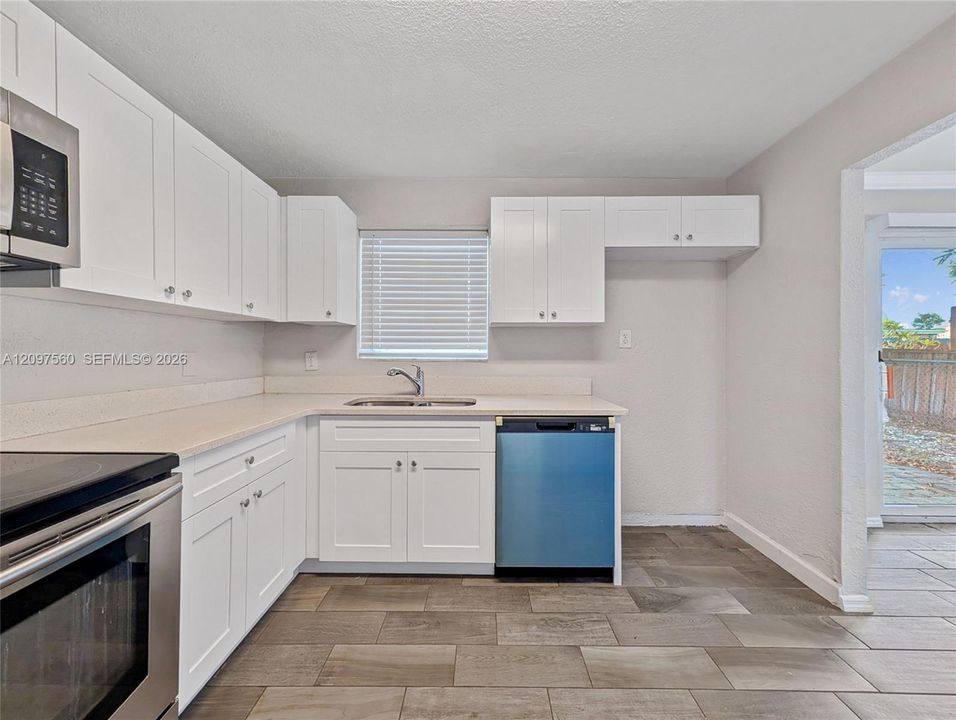 For Sale: $435,000 (3 beds, 2 baths, 1248 Square Feet)