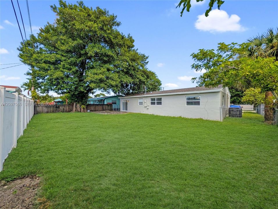 For Sale: $435,000 (3 beds, 2 baths, 1248 Square Feet)