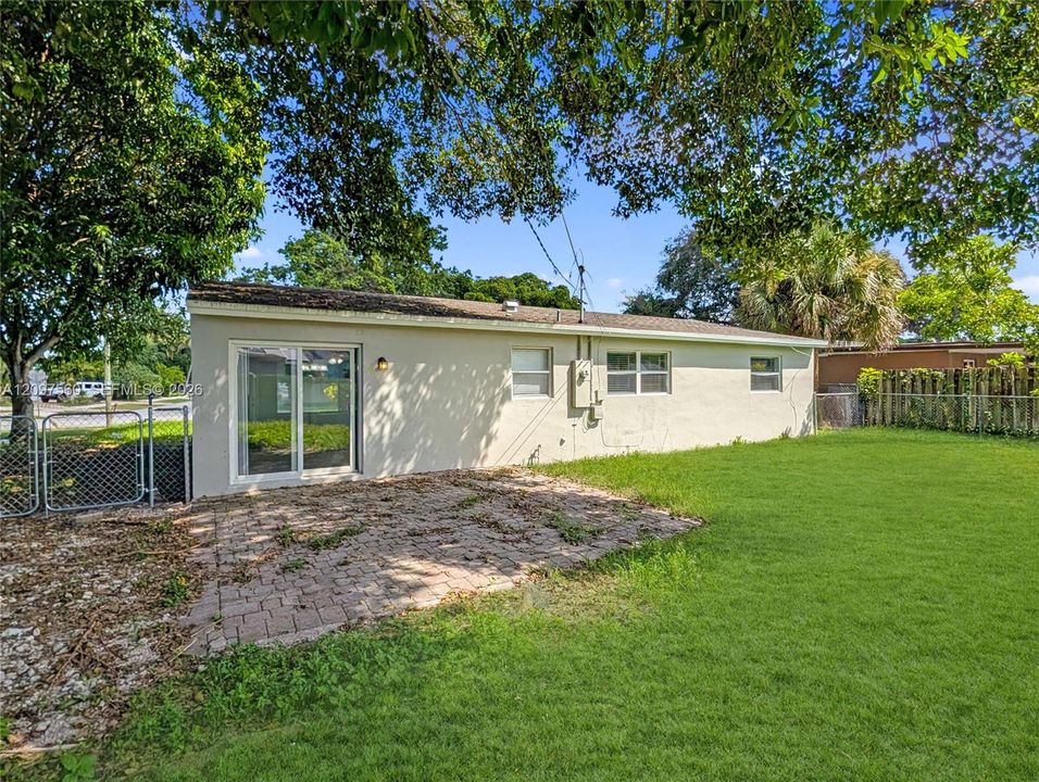 For Sale: $435,000 (3 beds, 2 baths, 1248 Square Feet)