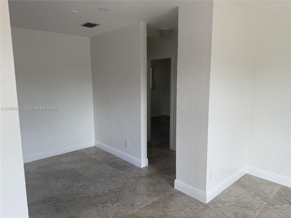 For Rent: $2,800 (2 beds, 1 baths, 1652 Square Feet)