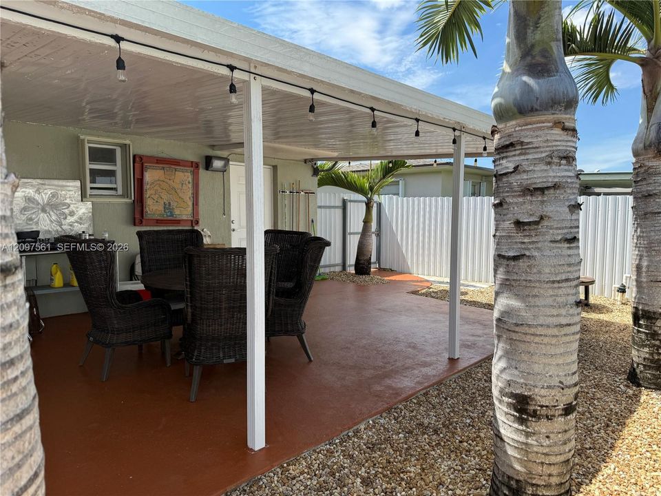 For Rent: $2,800 (2 beds, 1 baths, 1652 Square Feet)