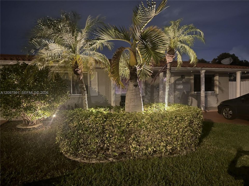For Rent: $2,800 (2 beds, 1 baths, 1652 Square Feet)