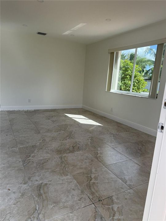 For Rent: $2,800 (2 beds, 1 baths, 1652 Square Feet)