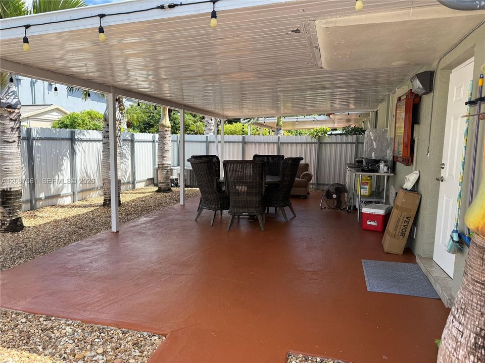 For Rent: $2,800 (2 beds, 1 baths, 1652 Square Feet)