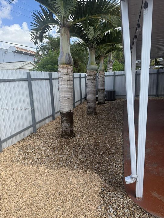 For Rent: $2,800 (2 beds, 1 baths, 1652 Square Feet)