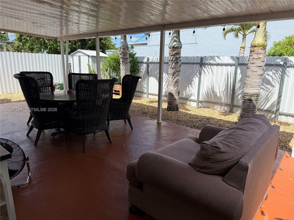 For Rent: $2,800 (2 beds, 1 baths, 1652 Square Feet)