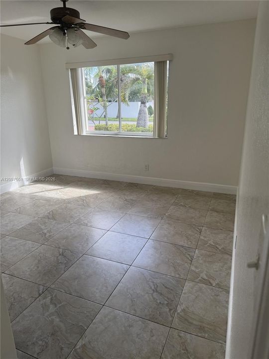 For Rent: $2,800 (2 beds, 1 baths, 1652 Square Feet)