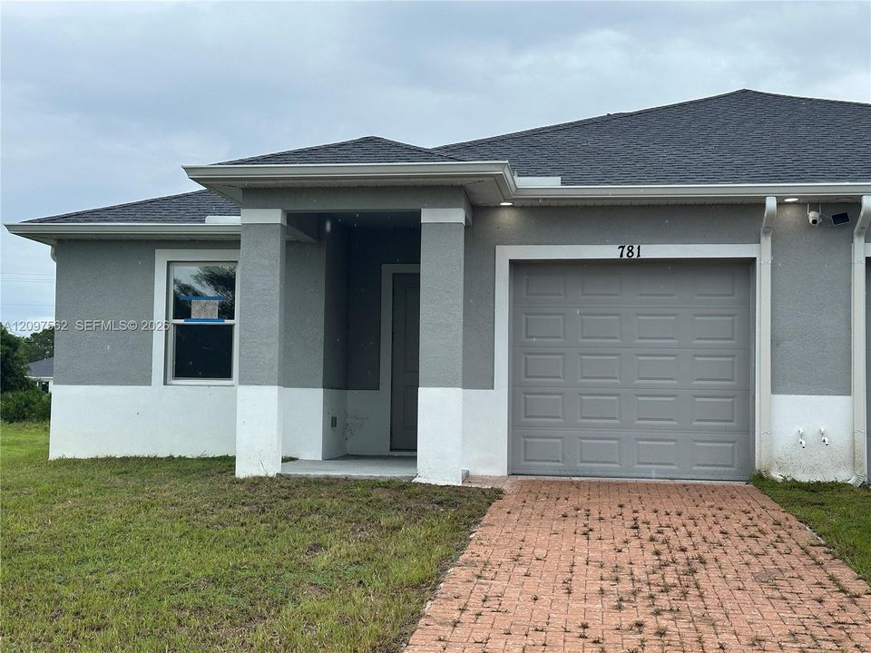 For Rent: $1,600 (3 beds, 2 baths, 1183 Square Feet)