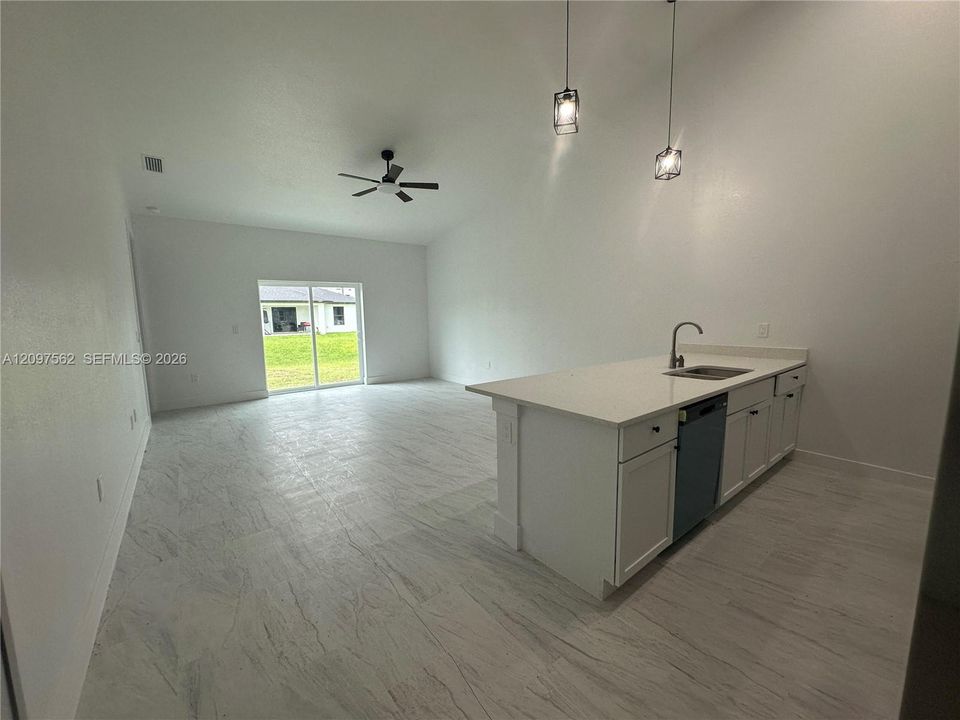 For Rent: $1,600 (3 beds, 2 baths, 1183 Square Feet)