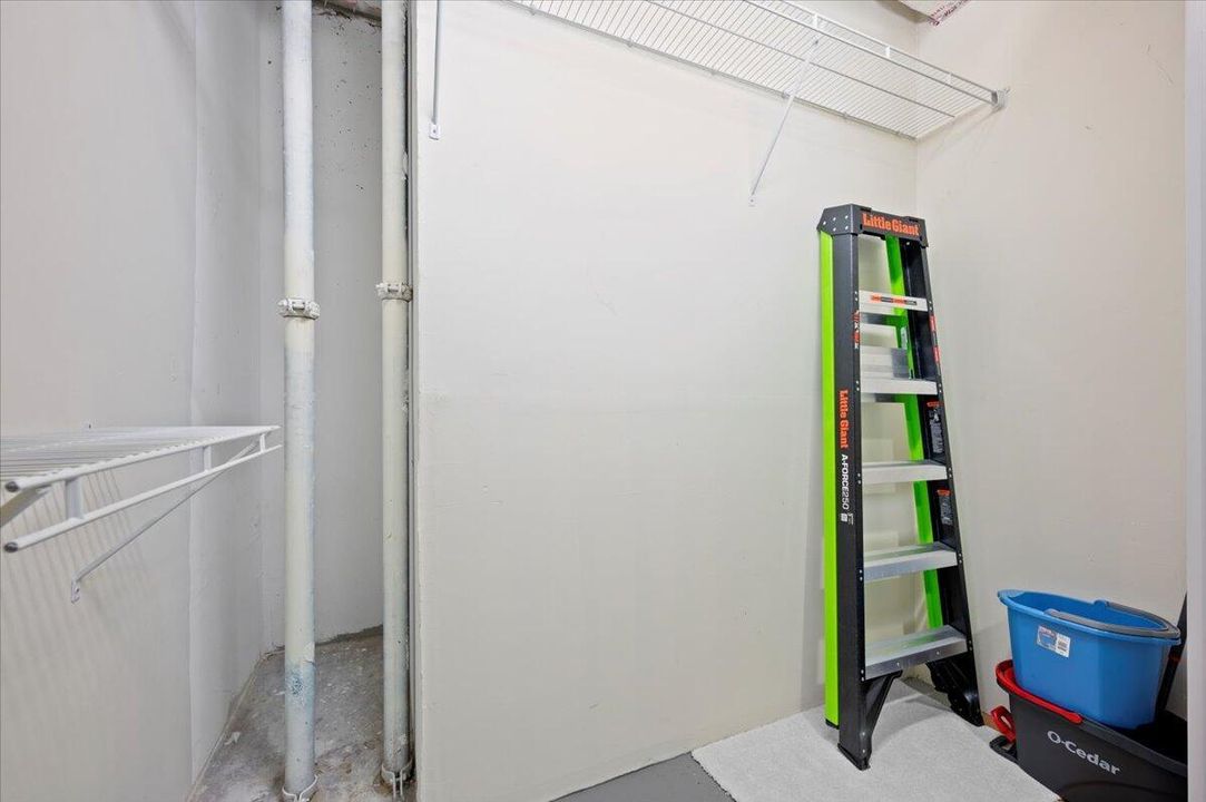 HUGE STORAGE UNIT RIGHT OUTSIDE UNIT