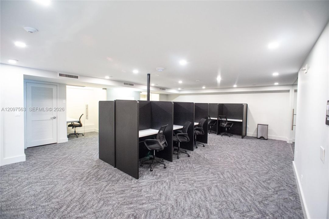 В аренду: $7,800 (2 спален, 2 ванн, 1324 Квадратных фут)