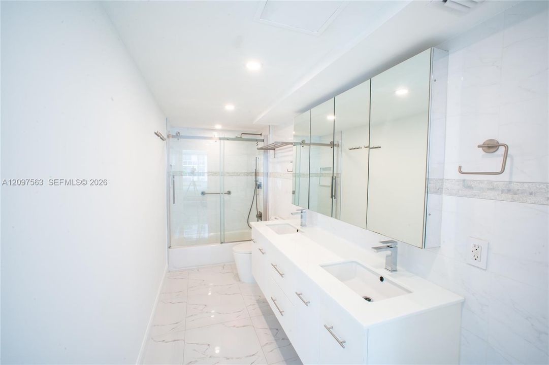 В аренду: $7,800 (2 спален, 2 ванн, 1324 Квадратных фут)