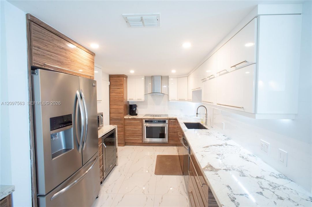 В аренду: $7,800 (2 спален, 2 ванн, 1324 Квадратных фут)