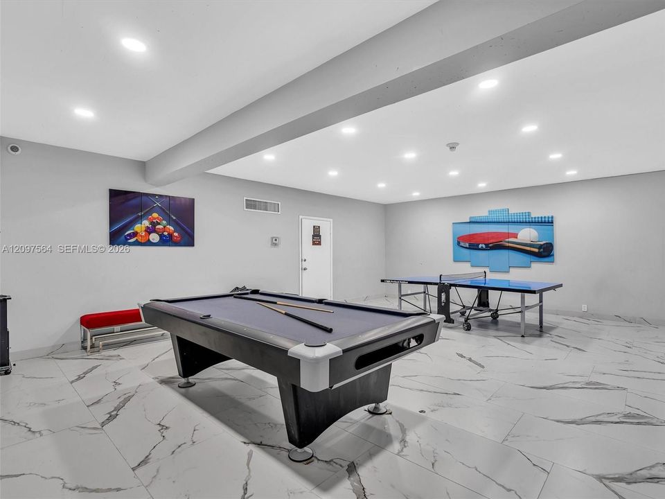 For Sale: $459,000 (1 beds, 1 baths, 960 Square Feet)