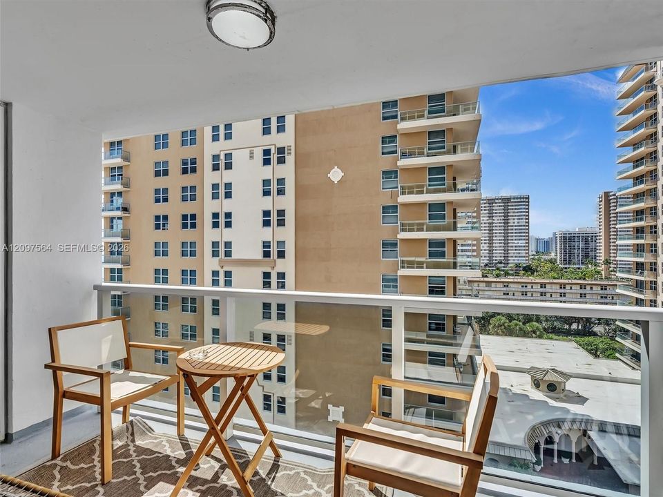 Investment condo rent immediately Hallandale Beach