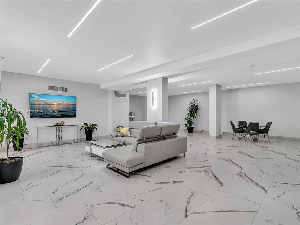 For Sale: $459,000 (1 beds, 1 baths, 960 Square Feet)