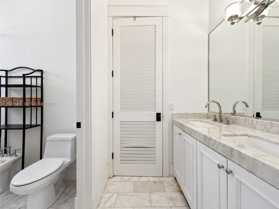 For Sale: $3,395,000 (4 beds, 3 baths, 3613 Square Feet)