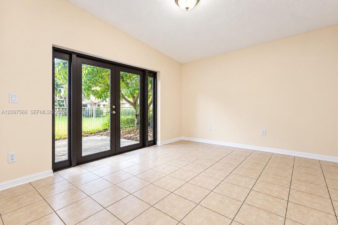 For Rent: $3,000 (3 beds, 2 baths, 1481 Square Feet)