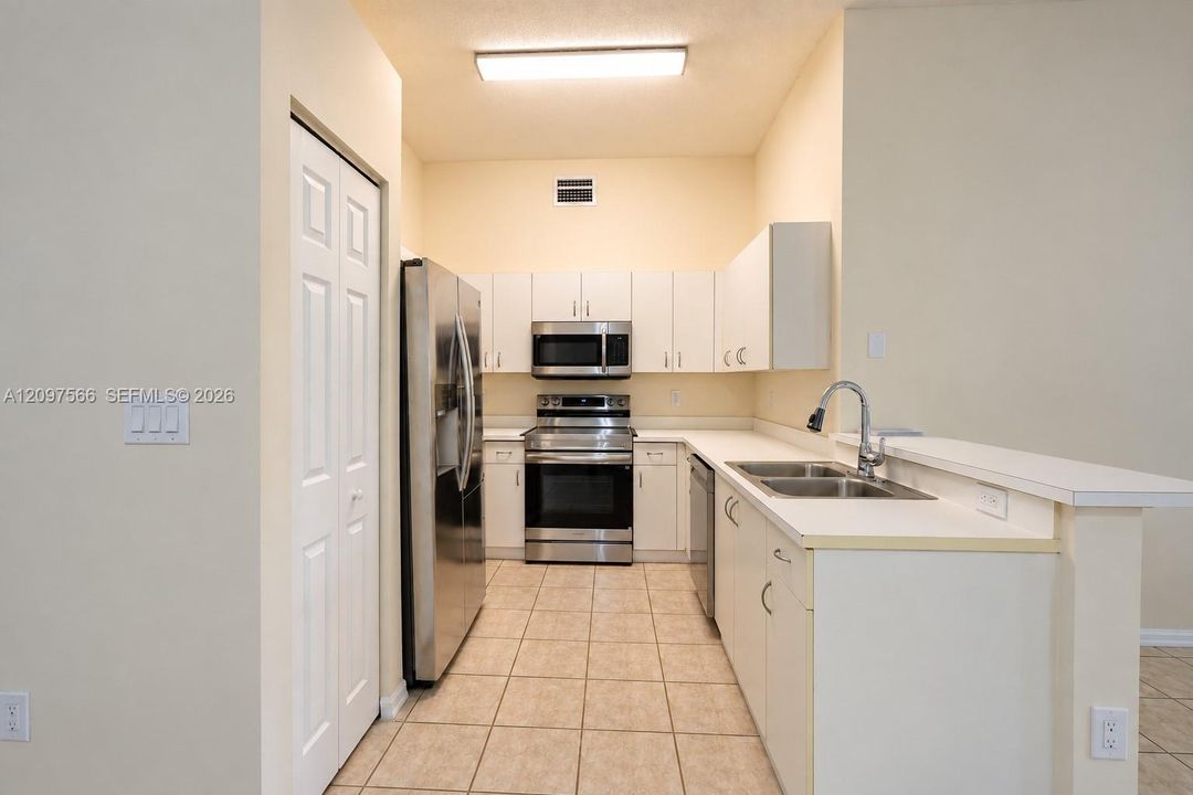 For Rent: $3,000 (3 beds, 2 baths, 1481 Square Feet)